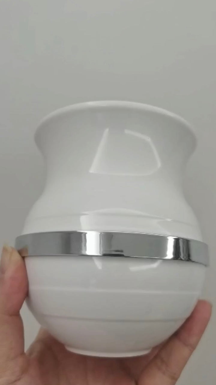 Enfant dormant avec l'oreiller Le P'tit Loup